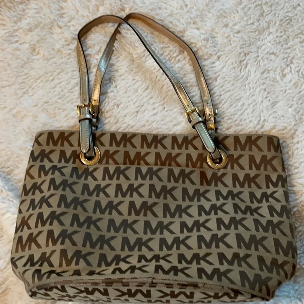 MICHAEL KORS BEIGE CAMEL GOLD SIGNATURE HANDBAG MD TOTE - Picture 14 of 16